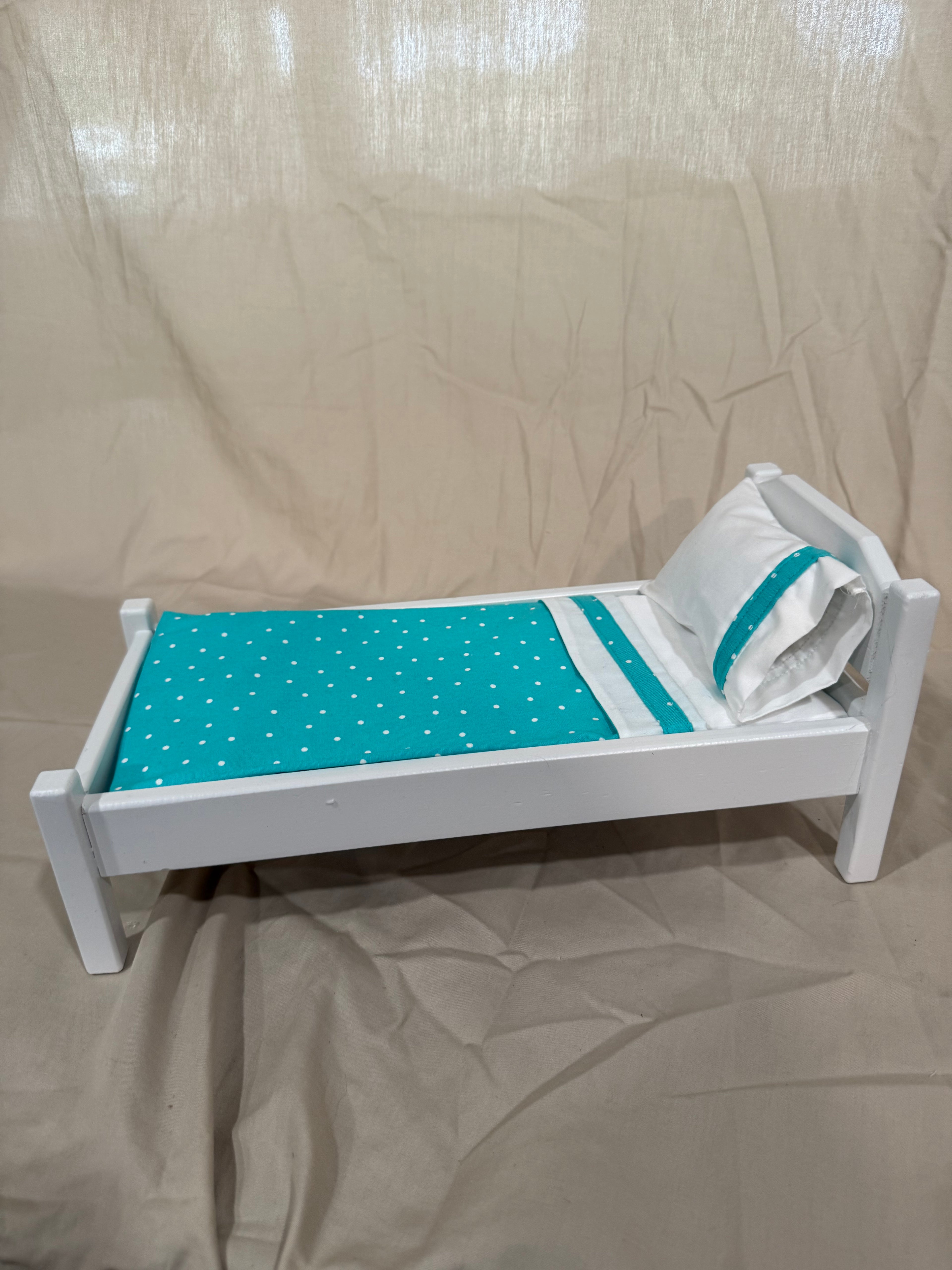 Barbie bed in turquoise dot