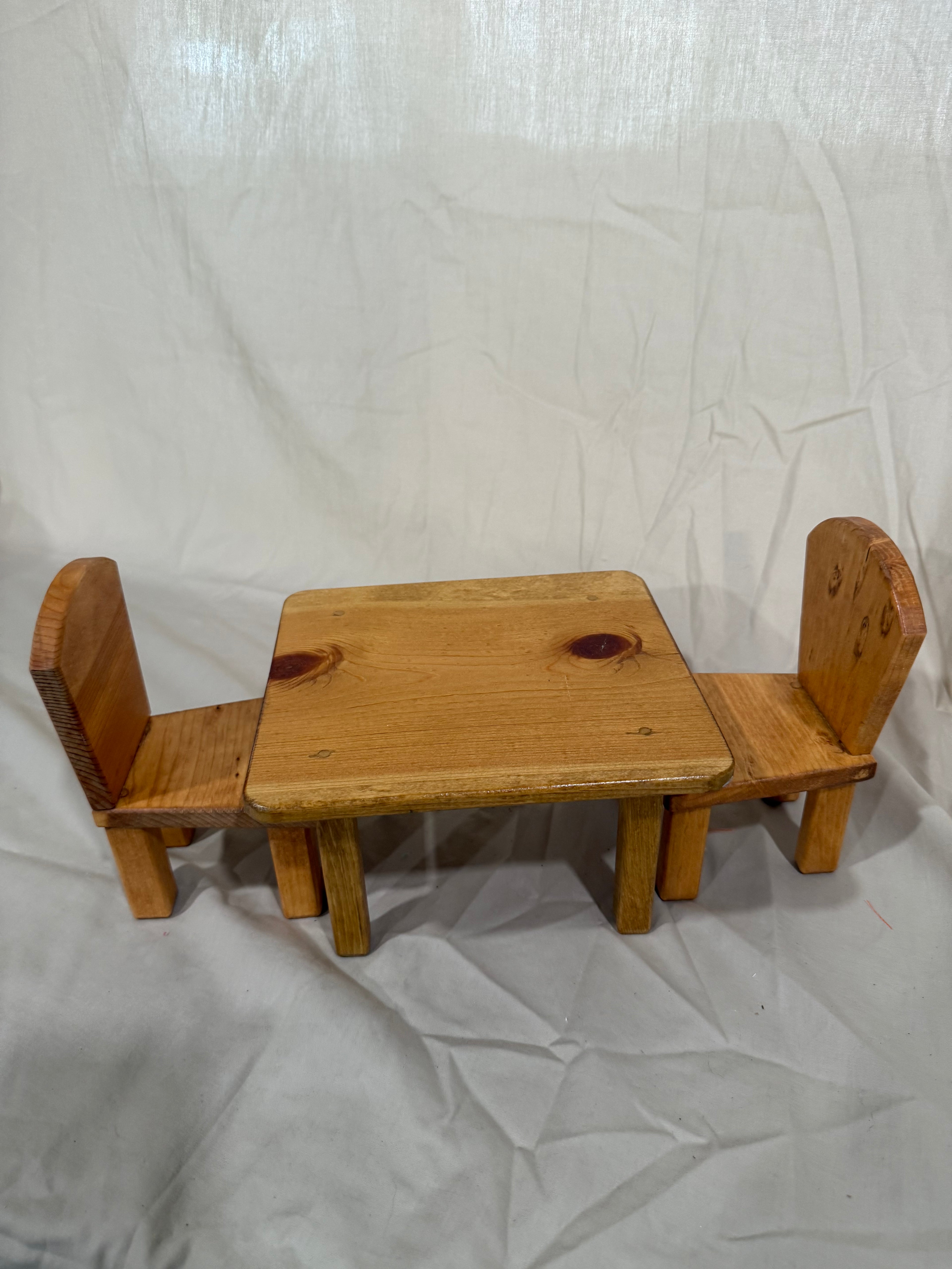 Table and chairs for Barbie doll