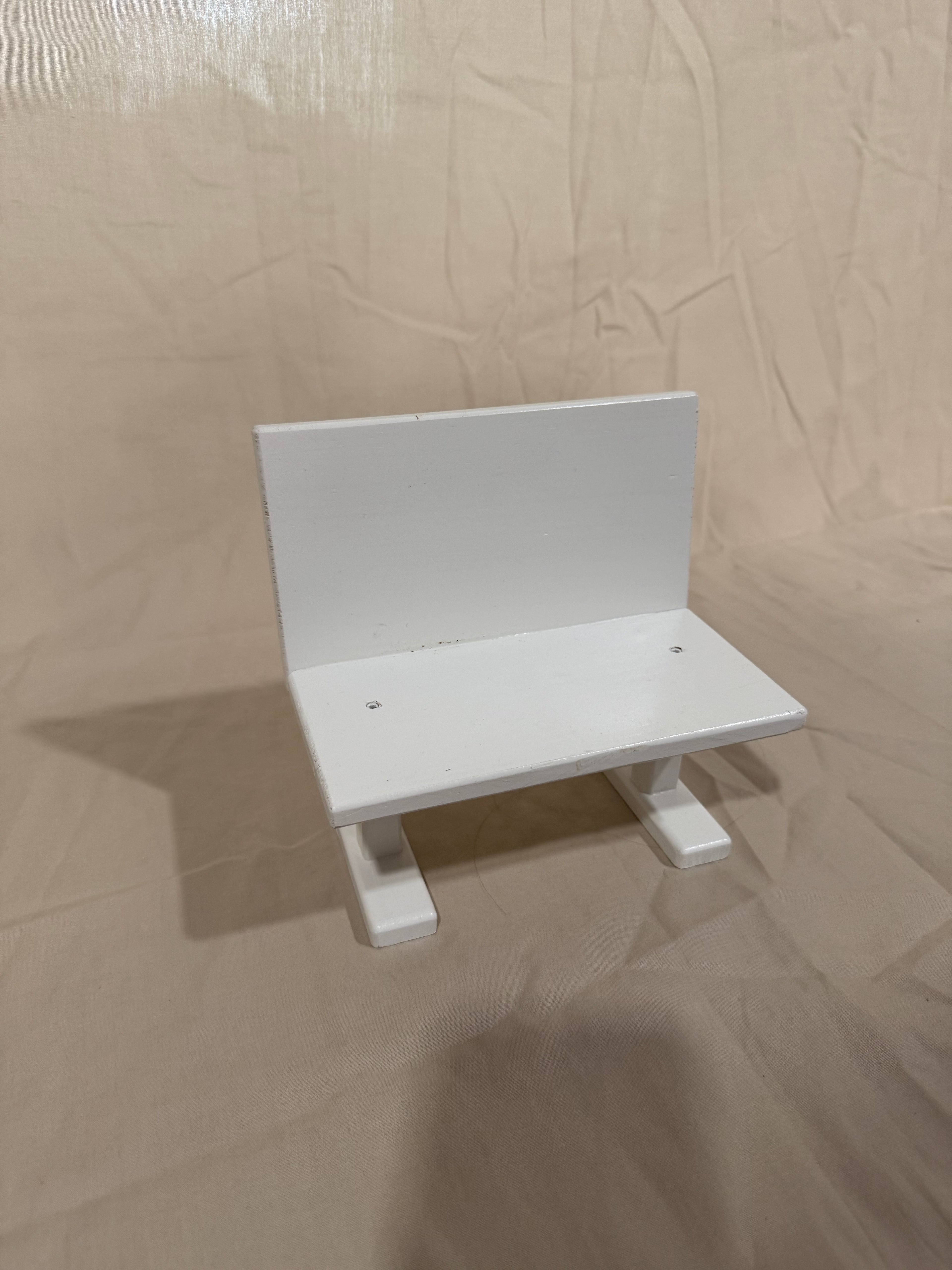 Barbie bus stop bench in white (doll not included)