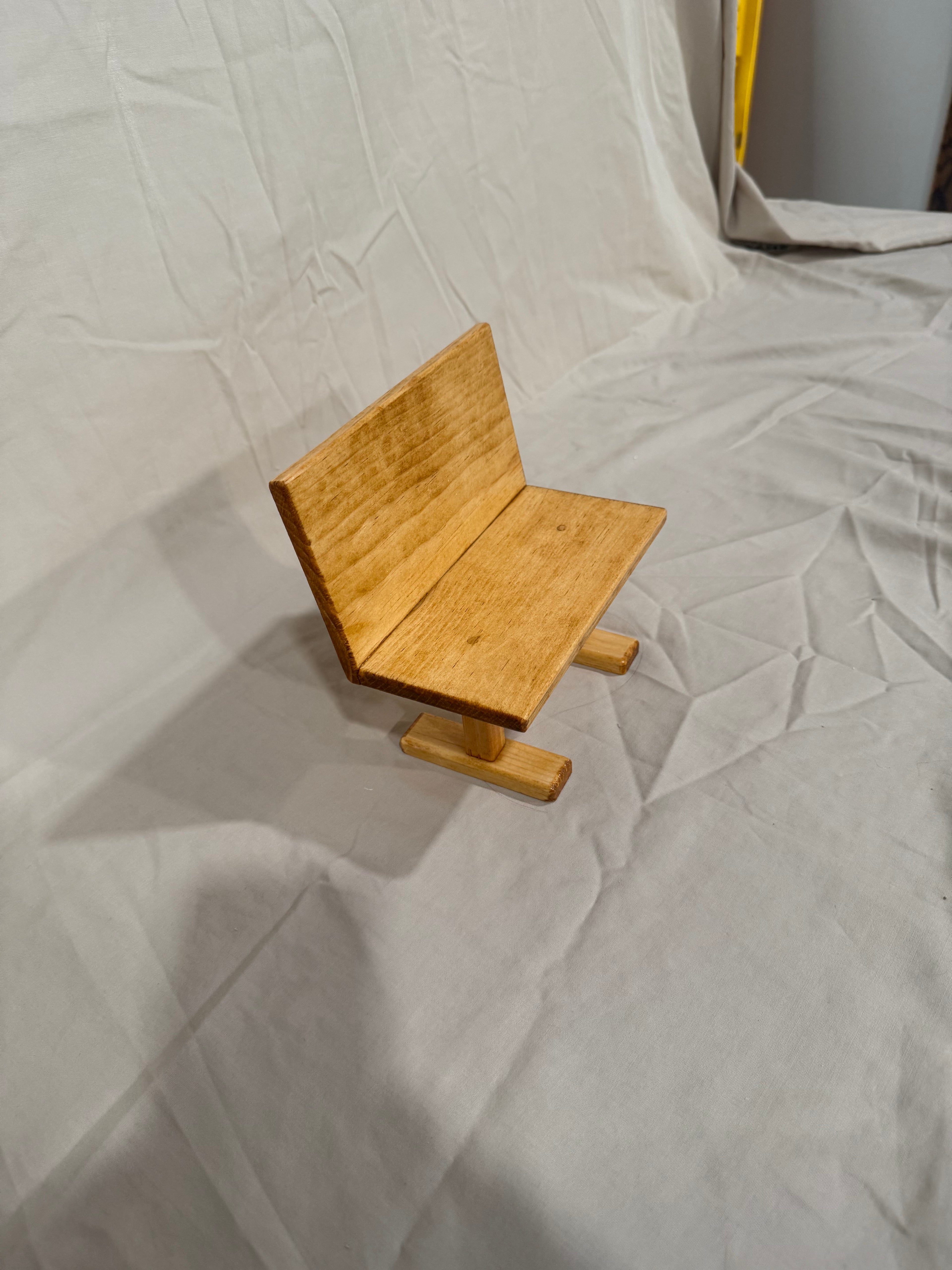 Barbie bus stop bench in classic stain (doll not included)